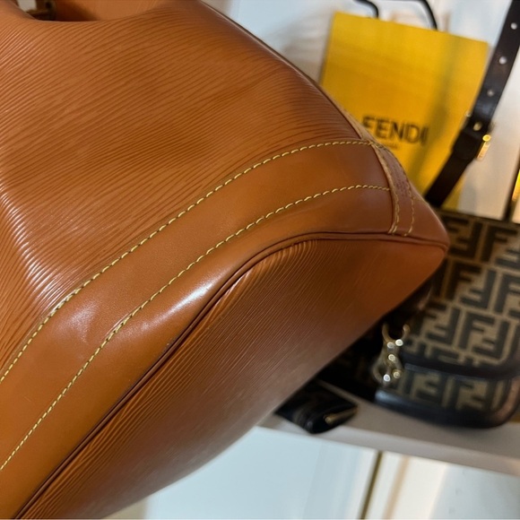 Excellent condition Louis Vuitton Epi Noe bucket bag made in France Ar0925 - Picture 4 of 10